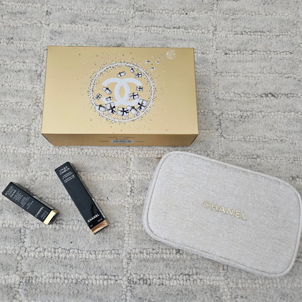 CHANEL ON-THE-GO MOISTURE 2023 Makeup Gift Set